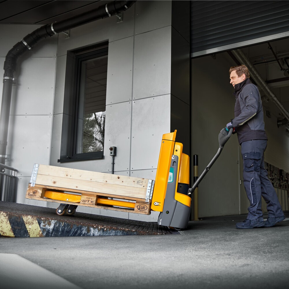 Termékkép száma 2: Jungheinrich EJE 114i elektromos emelőkocsi, teherbírás 1400 kg, villahossz 1150 mm